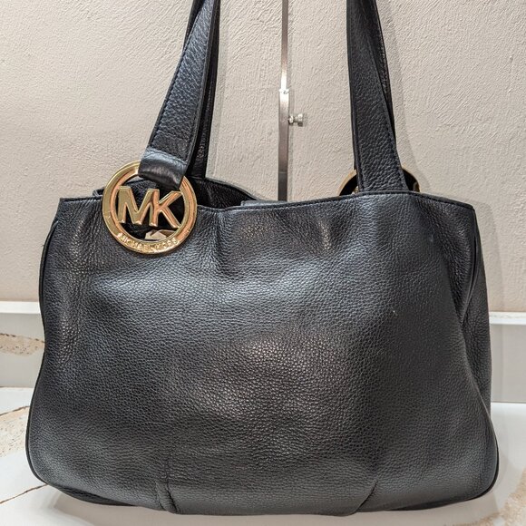 MICHAEL Michael Kors black leather shoulder bag. EUC! - Picture 1 of 7
